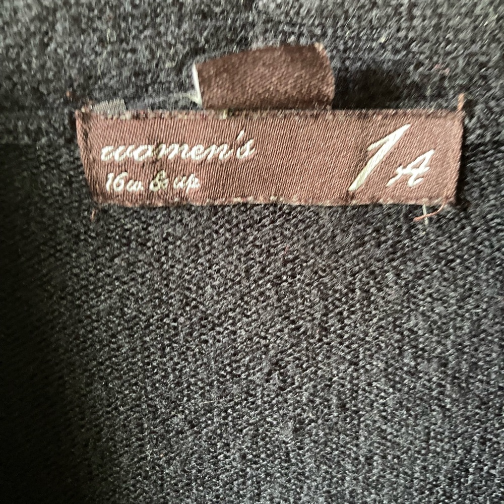 Sweater - Picture 5 of 6